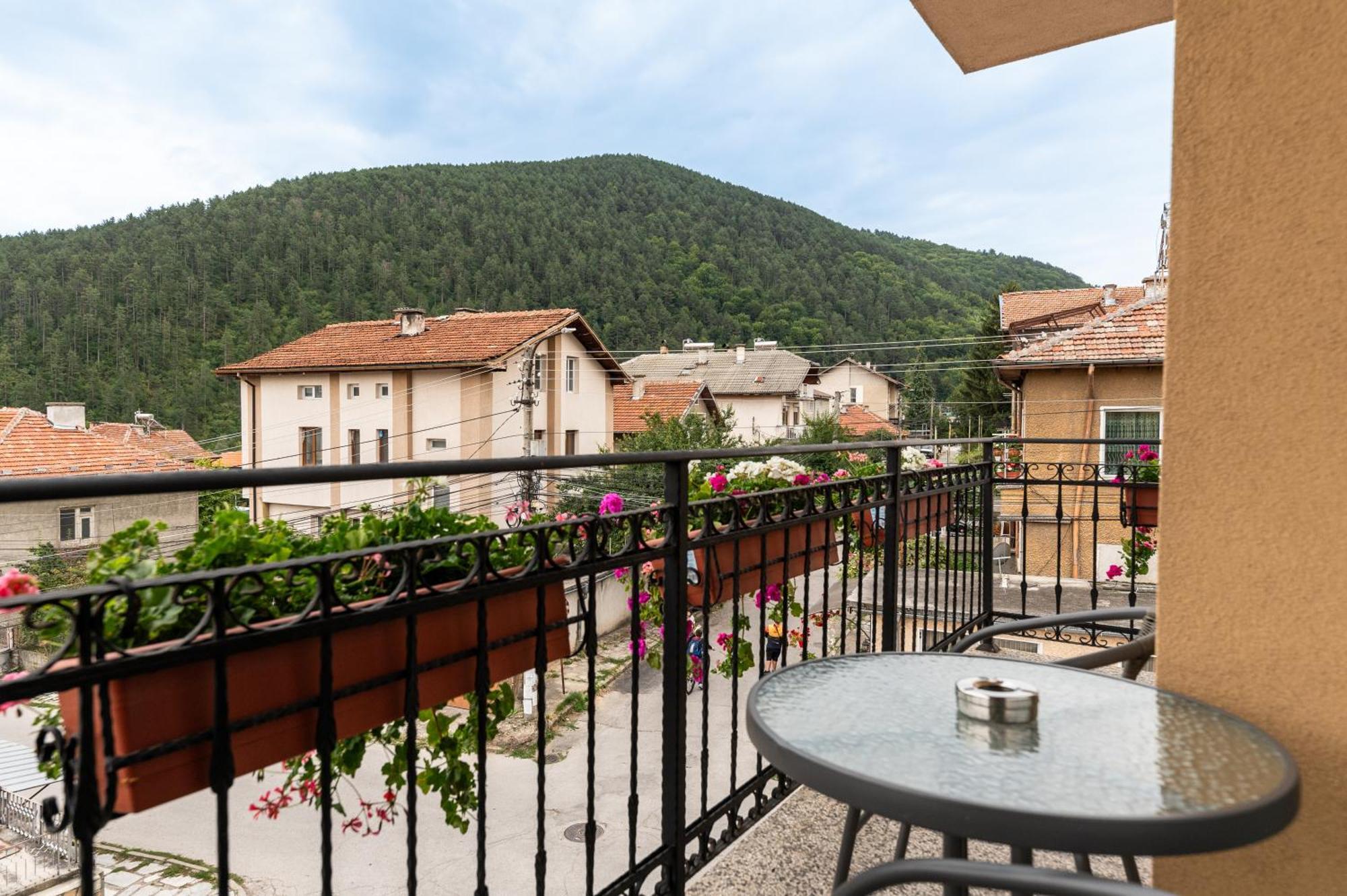 Beluga Guest House Velingrad Exterior foto